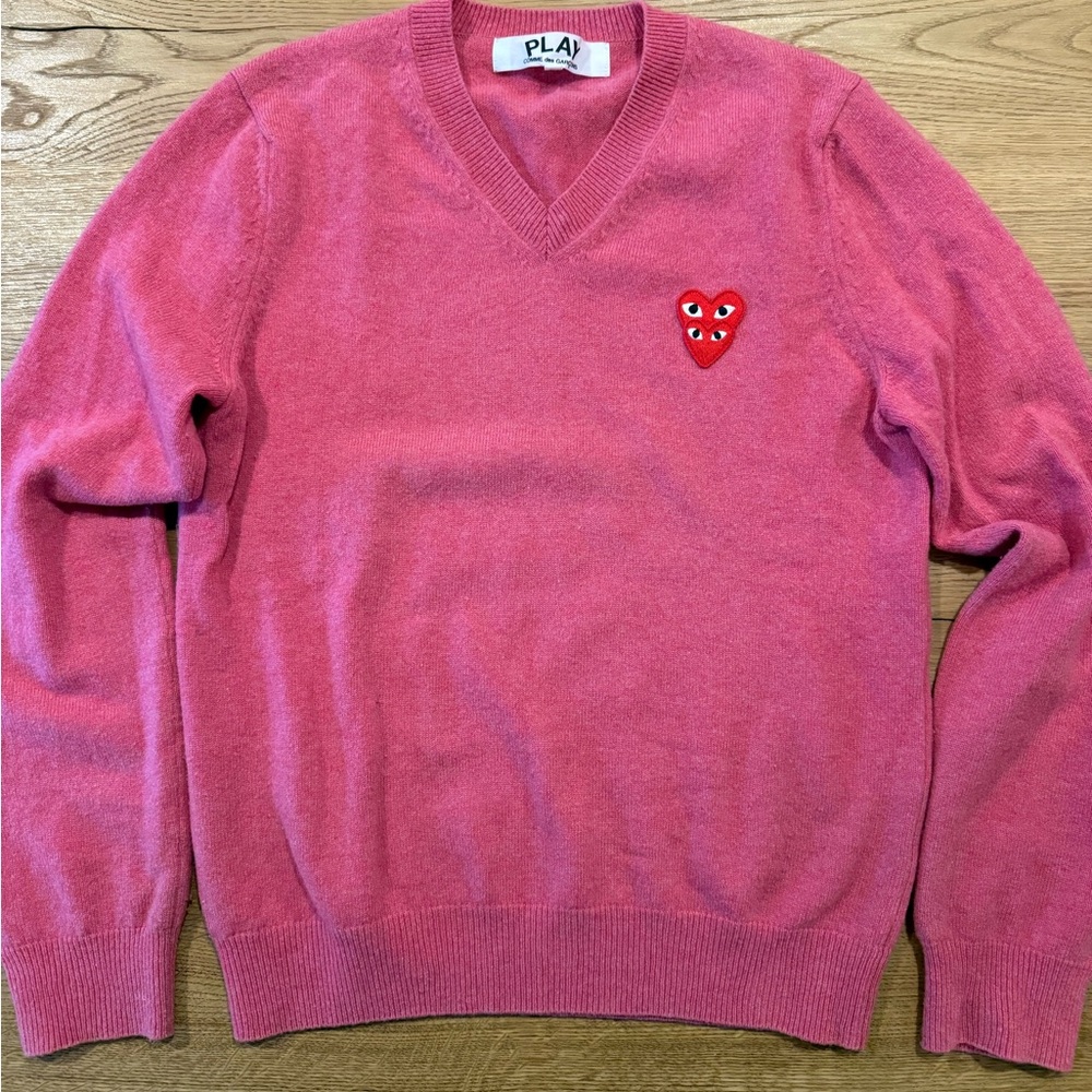 Comme des Garçons PLAY
Double Heart V-Neck Pullover